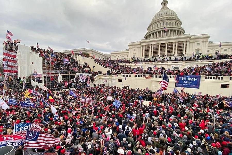CHAOS IN WASHINGTON DC AS TRUMP SUPPORTERS STORM US CAPITOL (PHOTOS+VIDEOS)