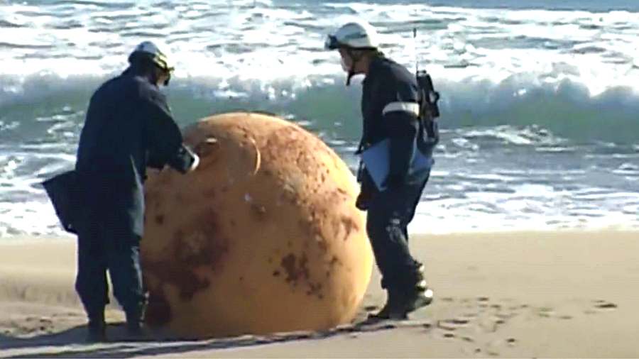 JAPAN: ENORMOUS MYSTERIOUS IRON BALL DISCOVERED ON ENSHU BEACH