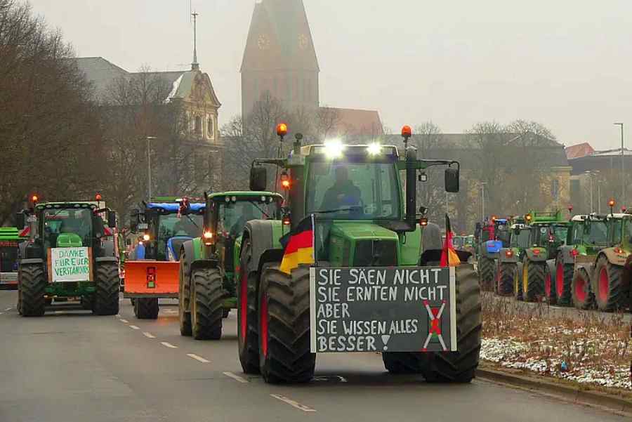 GERMAN FARMERS PROTEST AGRICULTURAL SUBSIDY CUTS IN BERLIN   Germany Farmers 01 